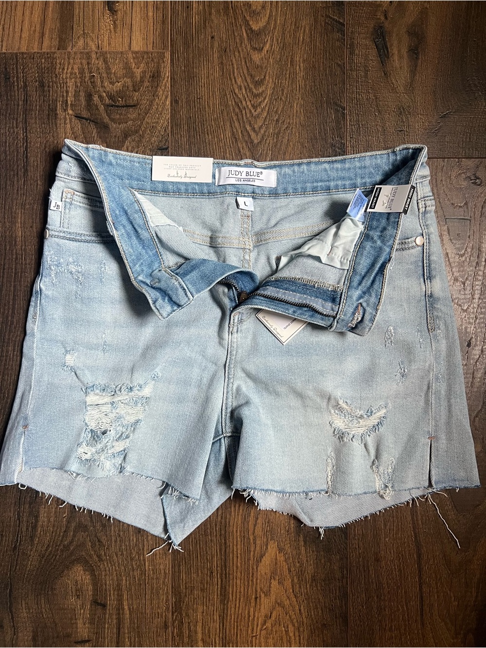 Judy Blue High-Waist Distressed Denim Shorts – NWT – Size Large (12) - Picture 3 of 3